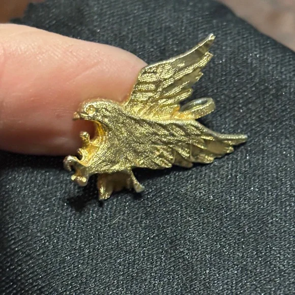 Vintage gold toned eagle pendant or necklace - Picture 4 of 6
